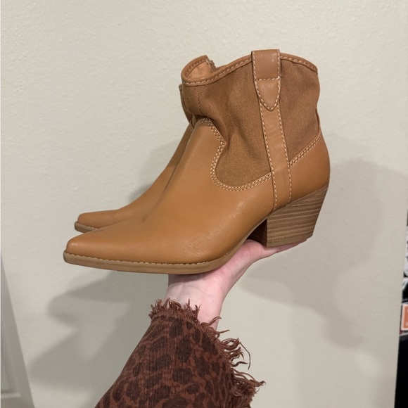 Universal Thread Shoes - Universal Thread Tan Ankle Booties sz8.5